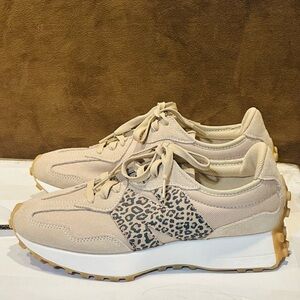 New Balance 327 in color Incense low top Women's Sneakers